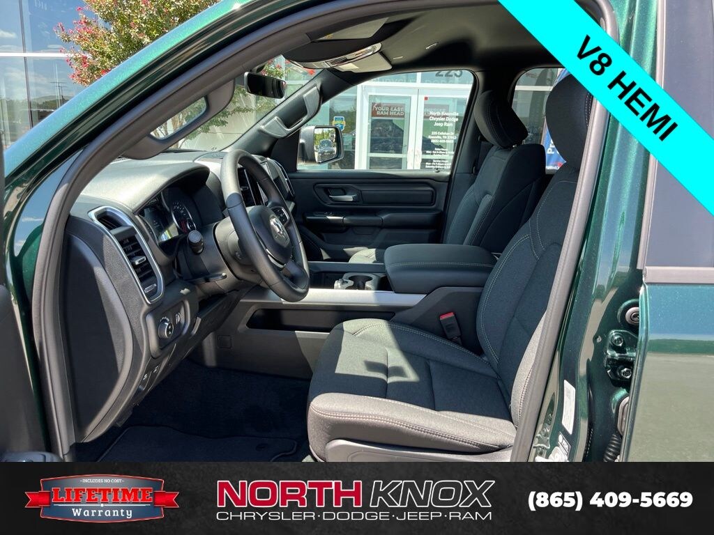 New 2026 Ram 1500 EXPRESS CREW CAB 4X4 5'7 BOX Pickup