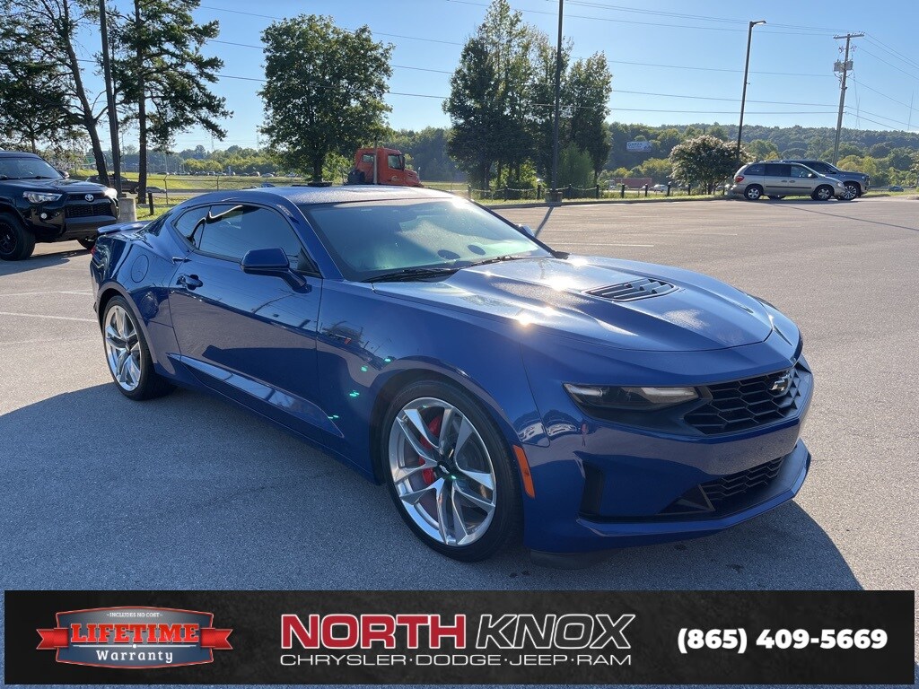2021 Chevrolet Camaro LT1 photo 2