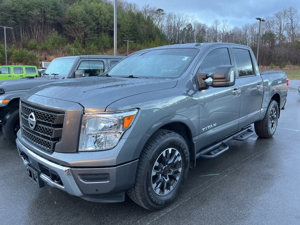 2021 Nissan Titan SV's photo