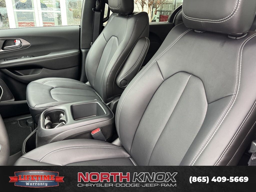 New 2026 Chrysler Pacifica SELECT Passenger Van