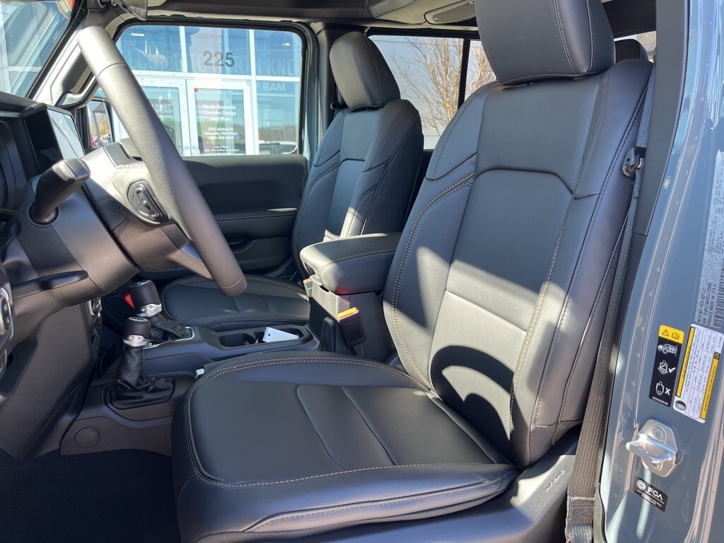 New 2026 Jeep Gladiator SAHARA 4X4 Pickup