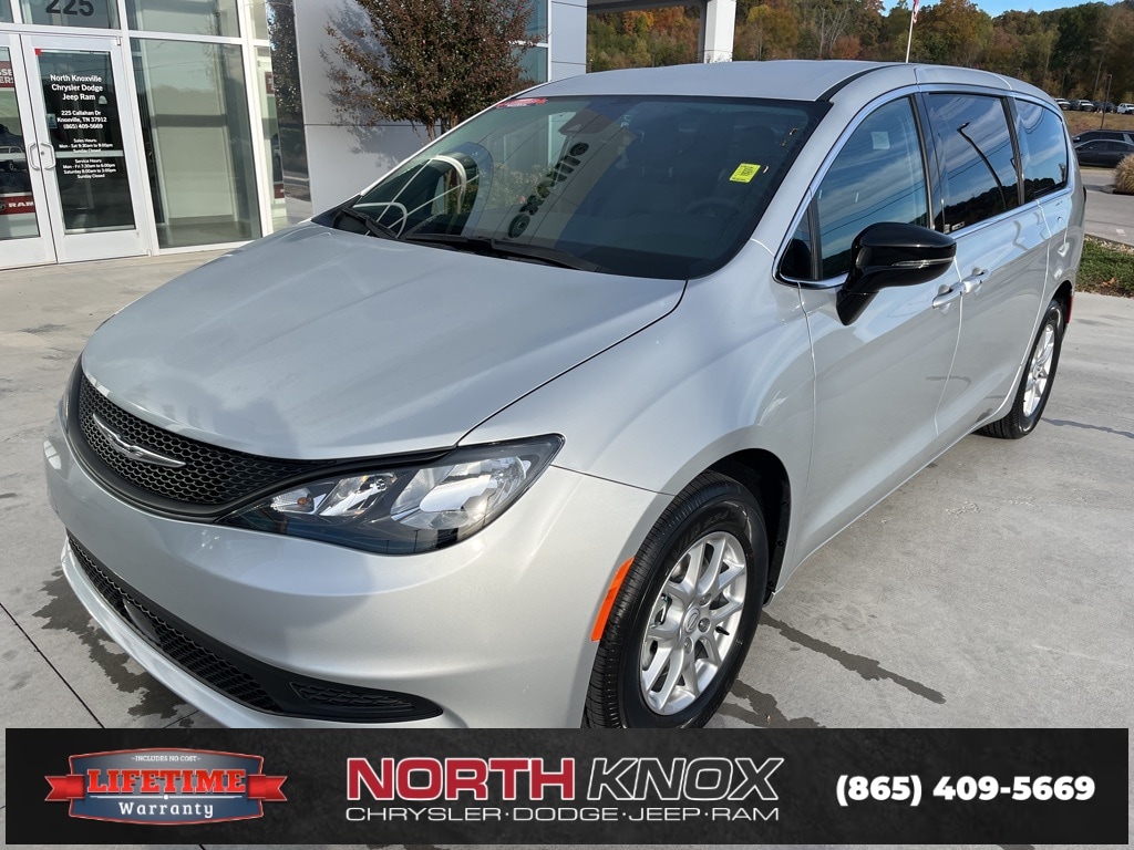 2026 Chrysler Voyager LX's photo