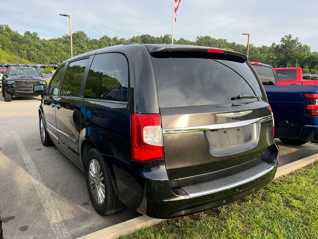 Used 2014 Chrysler Town & Country Touring-L Minivan/Van