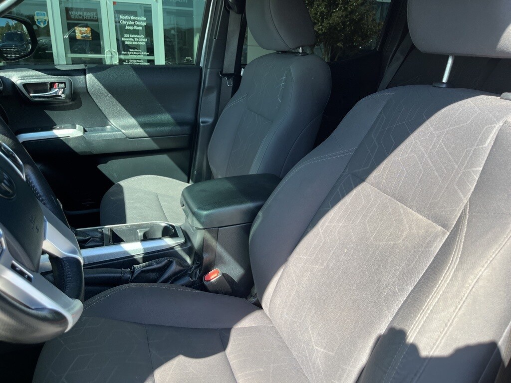 2017 Toyota Tacoma SR5 Sport TRD Pro photo 3