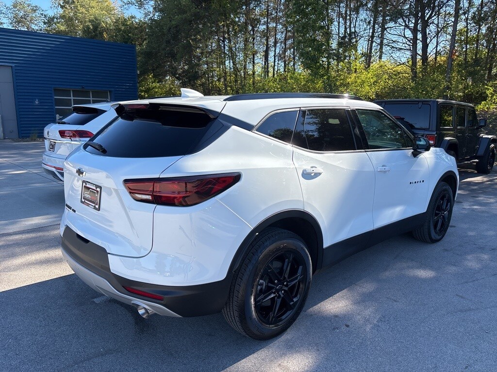 2024 Chevrolet Blazer 2LT photo 3