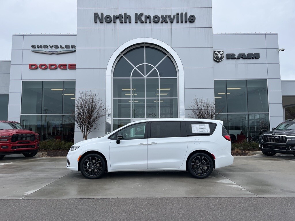 New 2026 Chrysler Pacifica SELECT Passenger Van