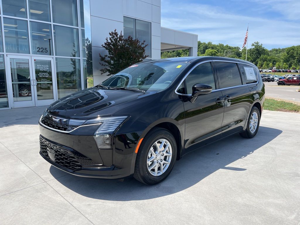2027 Chrysler Pacifica Select's photo
