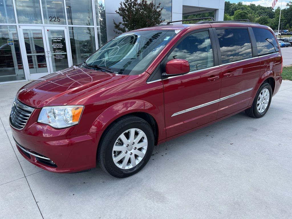 2014 Chrysler Town & Country Touring's photo