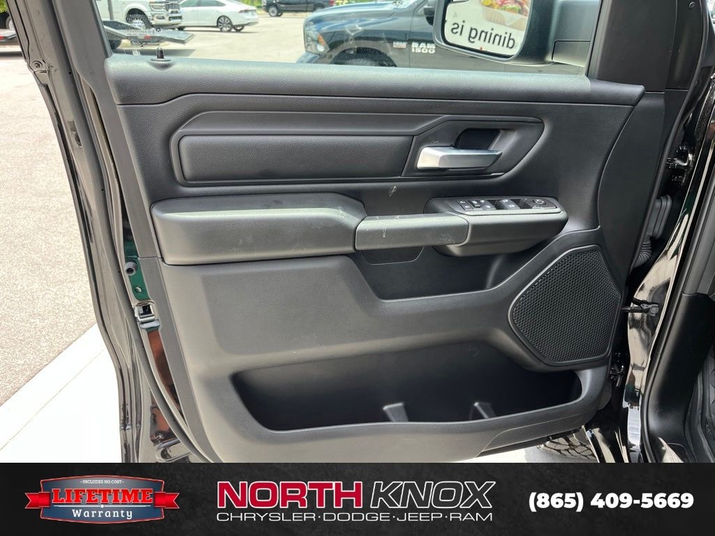New 2026 Ram 1500 WARLOCK CREW CAB 4X4 5'7 BOX Pickup