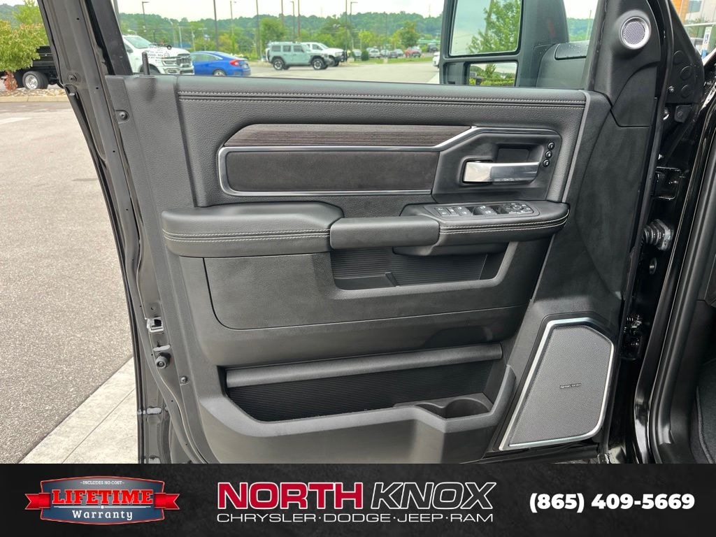 New 2026 Ram 2500 LARAMIE CREW CAB 4X4 6'4 BOX Pickup