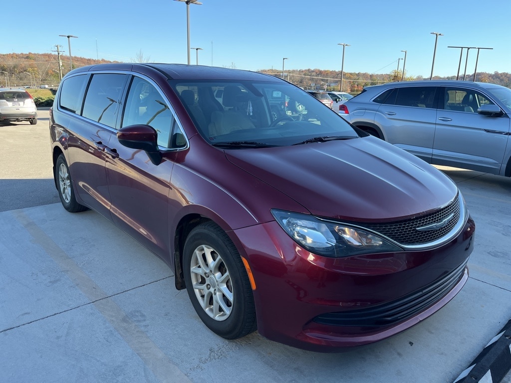 Used 2017 Chrysler Pacifica Touring Minivan/Van