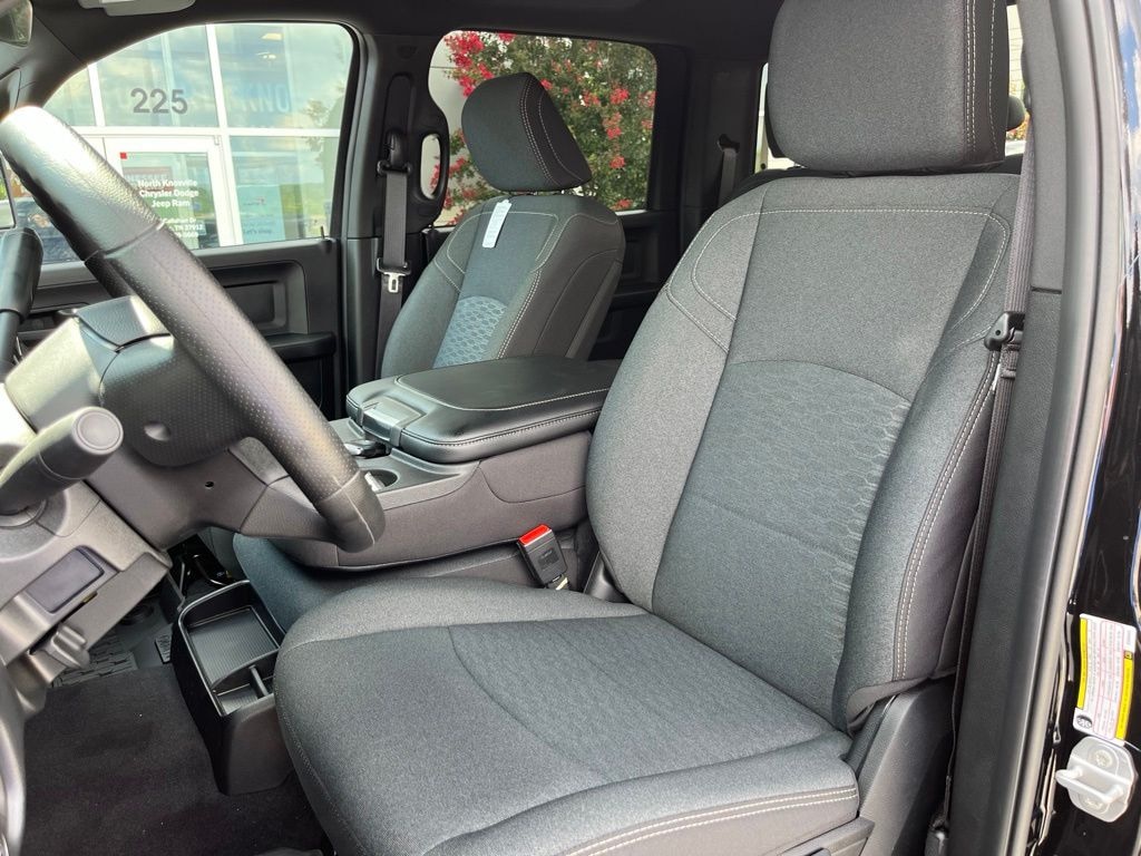 New 2026 Ram 2500 WARLOCK CREW CAB 4X4 6'4 BOX Pickup
