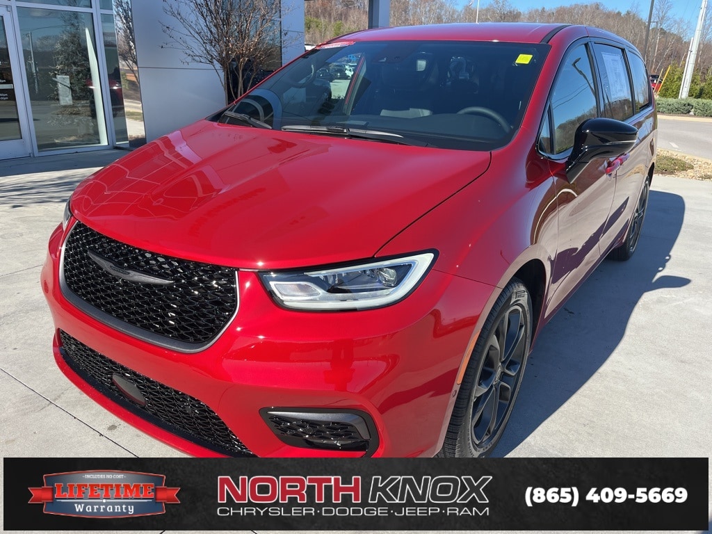 2026 Chrysler Pacifica Passenger Van 