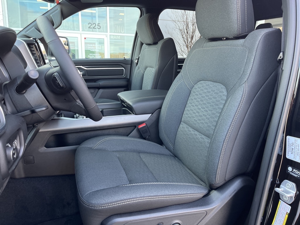 New 2026 Ram 1500 BIG HORN CREW CAB 4X4 6'4 BOX Pickup