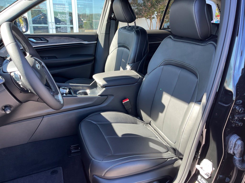New 2027 Jeep Grand Cherokee 2 Row LIMITED 4X4 Sport Utility