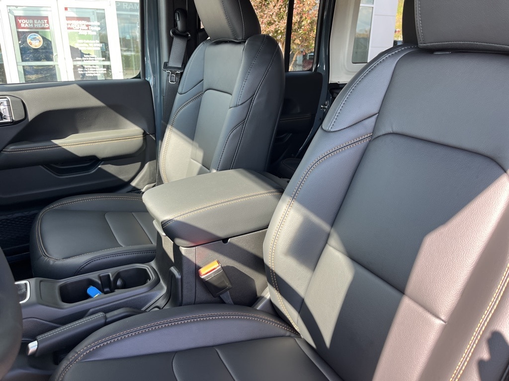 New 2026 Jeep Wrangler 4-DOOR SAHARA Sport Utility