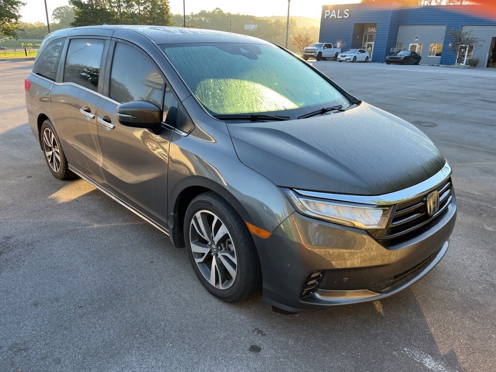 2023 Honda Odyssey Touring photo 2