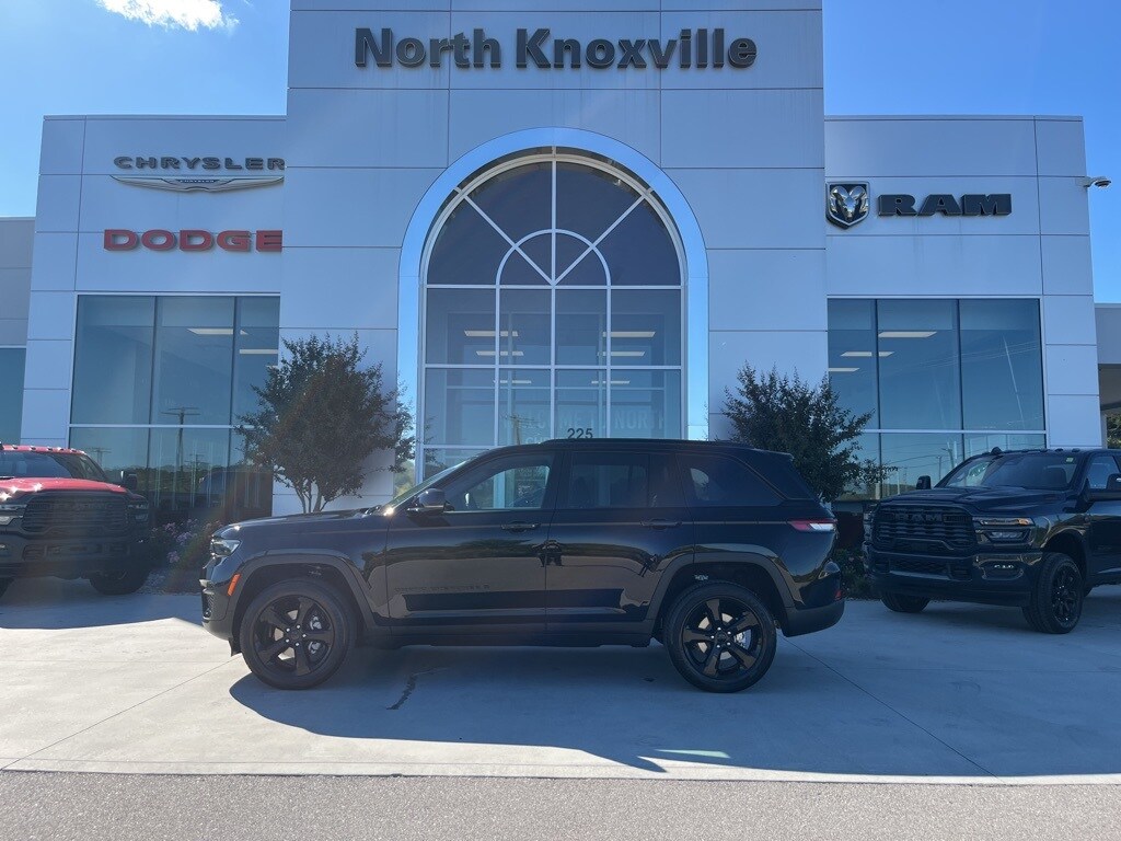 2025 Jeep Grand Cherokee Laredo Altitude photo 2