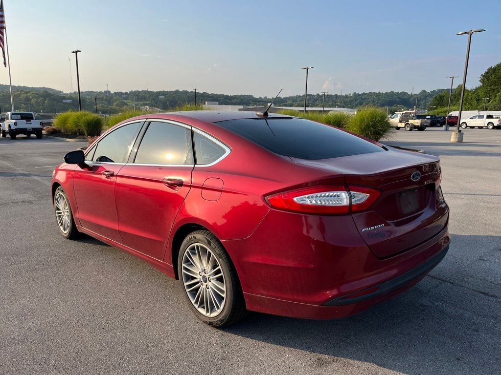 Used 2016 Ford Fusion SE Sedan