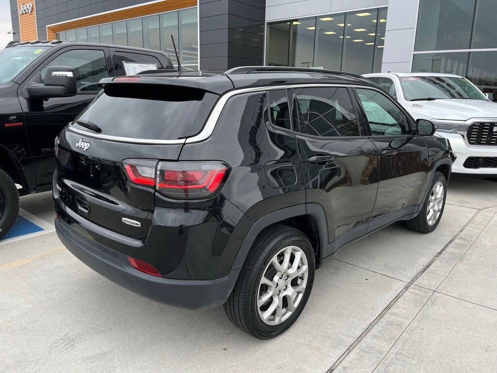 2023 Jeep Compass Latitude Lux photo 4