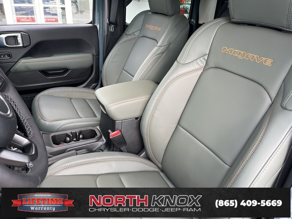 New 2025 Jeep Gladiator MOJAVE 4X4 Pickup