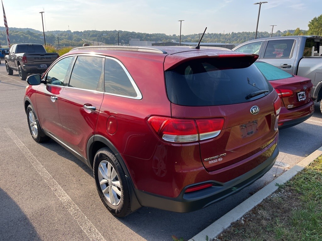 2016 Kia Sorento LX photo 2