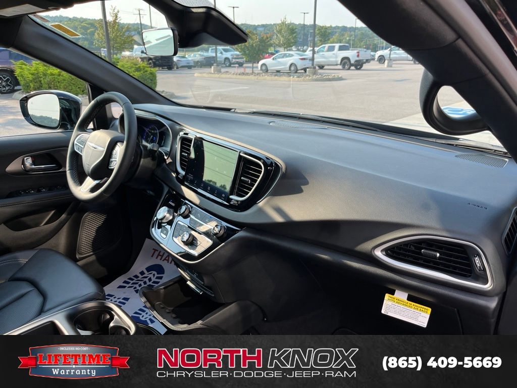 2026 Chrysler Voyager LX - Photo 26