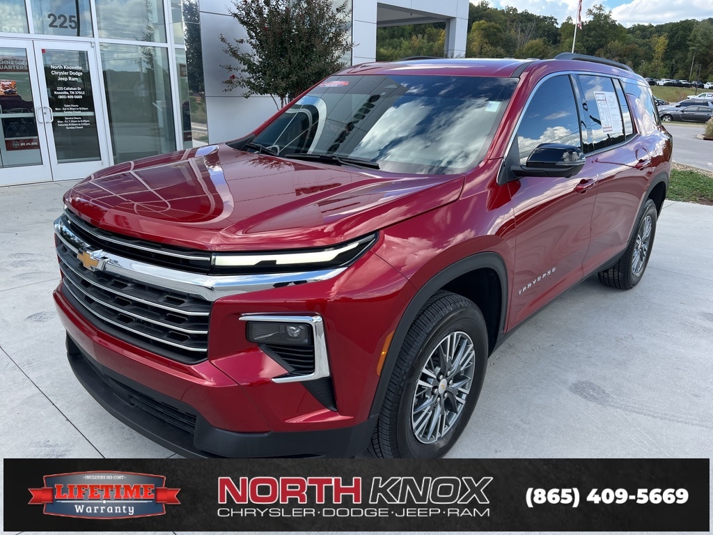 Used 2025 Chevrolet Traverse LT SUV