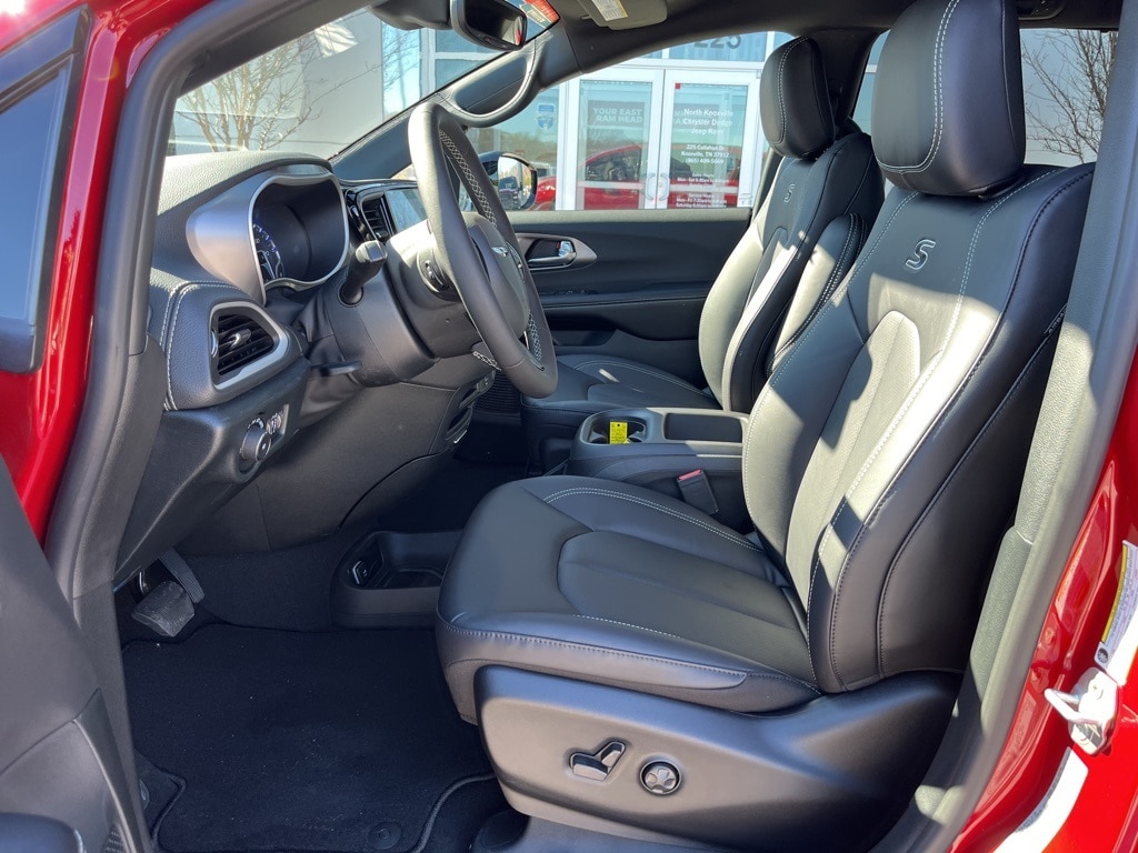 New 2026 Chrysler Pacifica SELECT Passenger Van