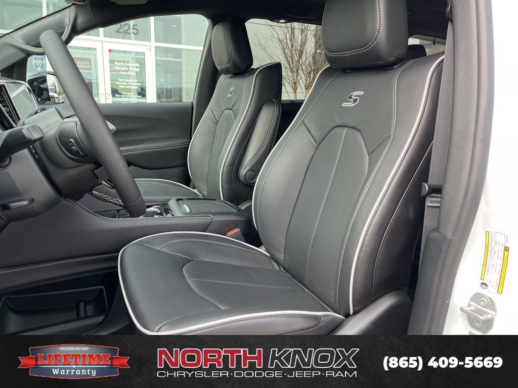 New 2026 Chrysler Pacifica LIMITED Passenger Van