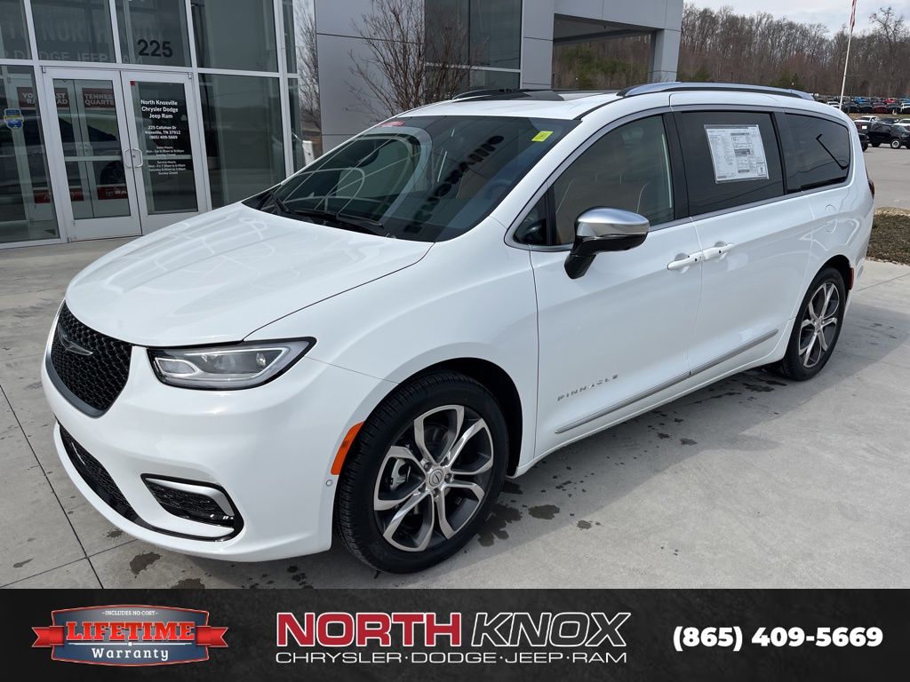 2026 Chrysler Pacifica Pinnacle's photo