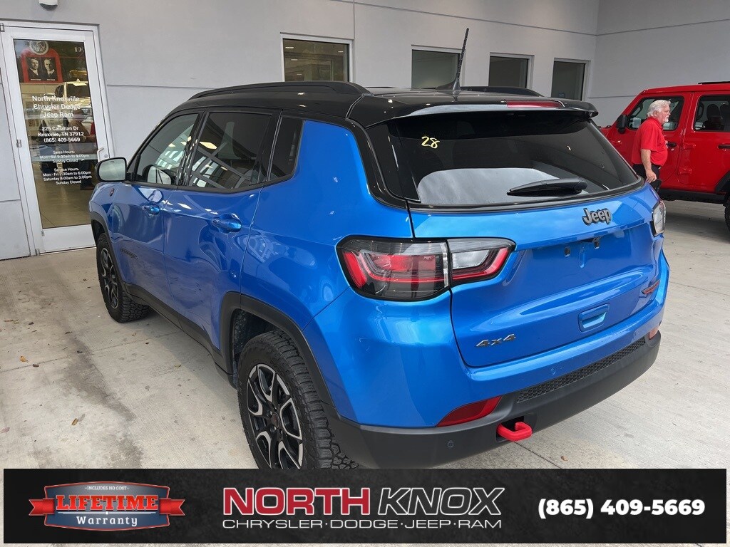 2025 Jeep Compass Trailhawk photo 2