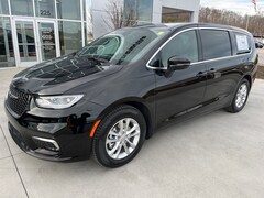 2026 Chrysler Pacifica SELECT Passenger Van