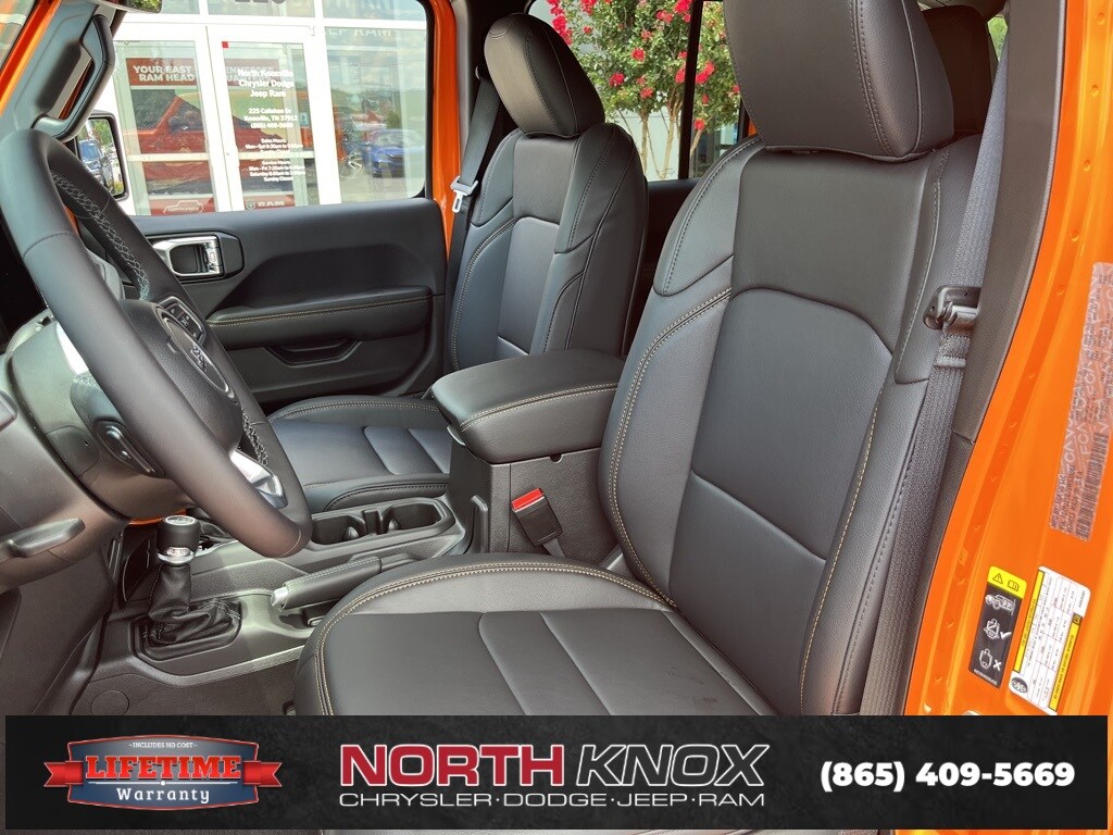 2025 Jeep Wrangler Sahara photo 3