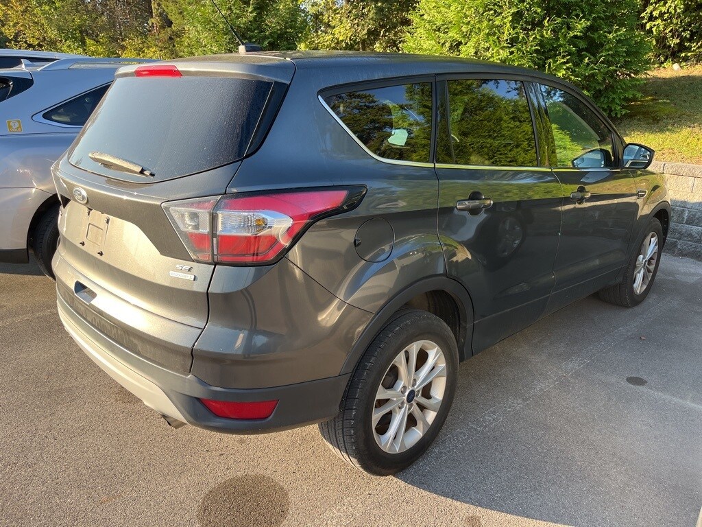 2017 Ford Escape SE photo 2