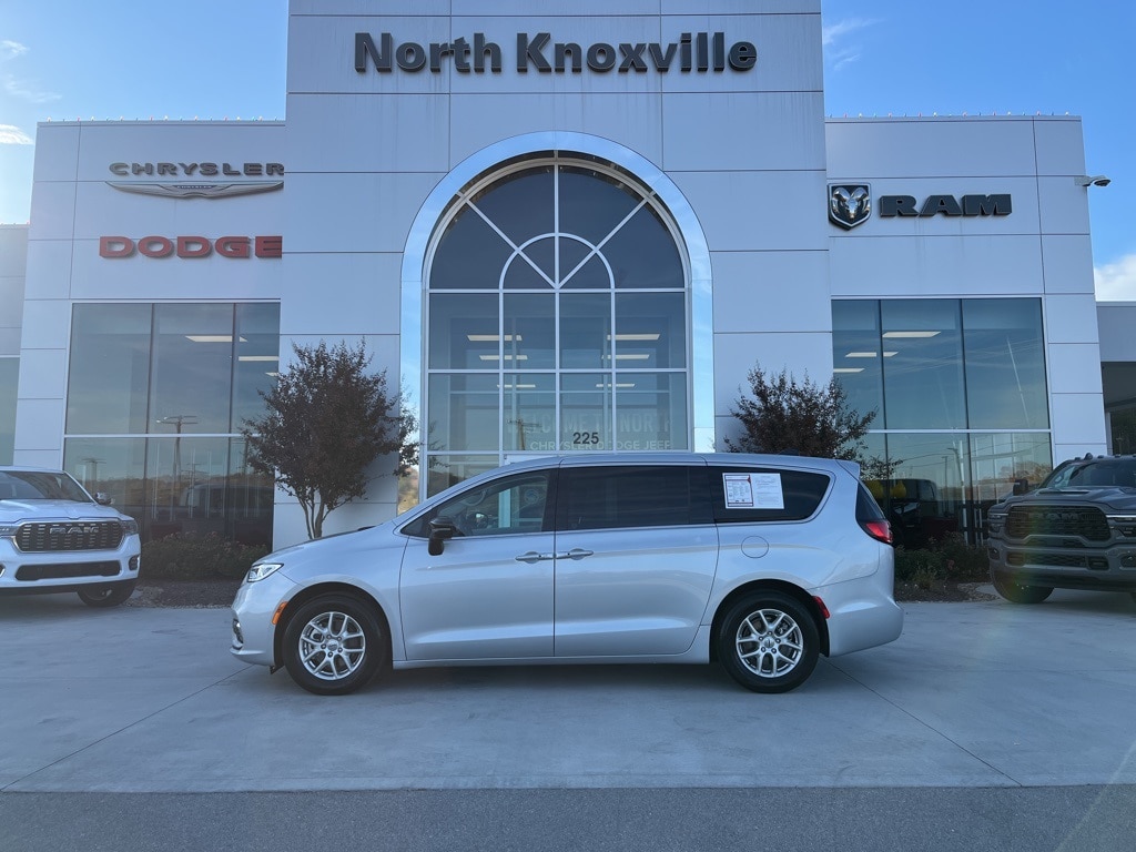 Used 2024 Chrysler Pacifica Touring L Minivan/Van