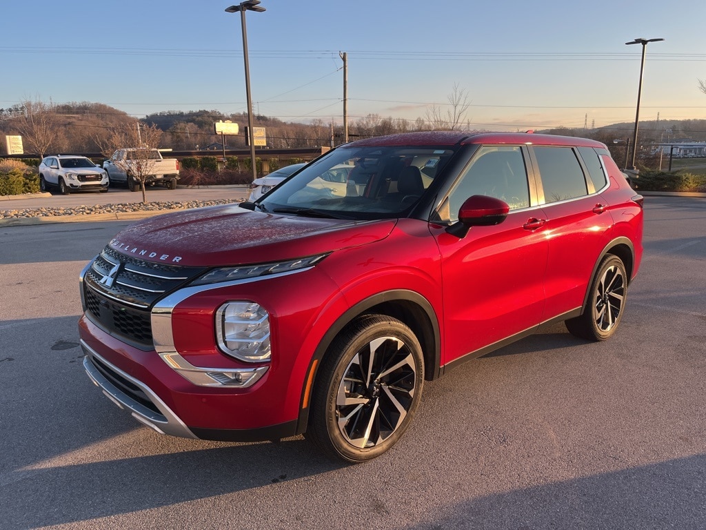 2024 Mitsubishi Outlander SE's photo