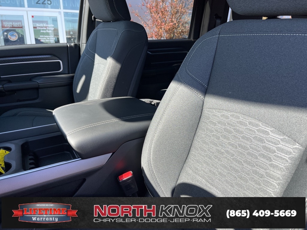 New 2026 Ram 2500 BIG HORN CREW CAB 4X4 6'4 BOX Pickup