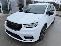 2026 Chrysler Pacifica SELECT Passenger Van