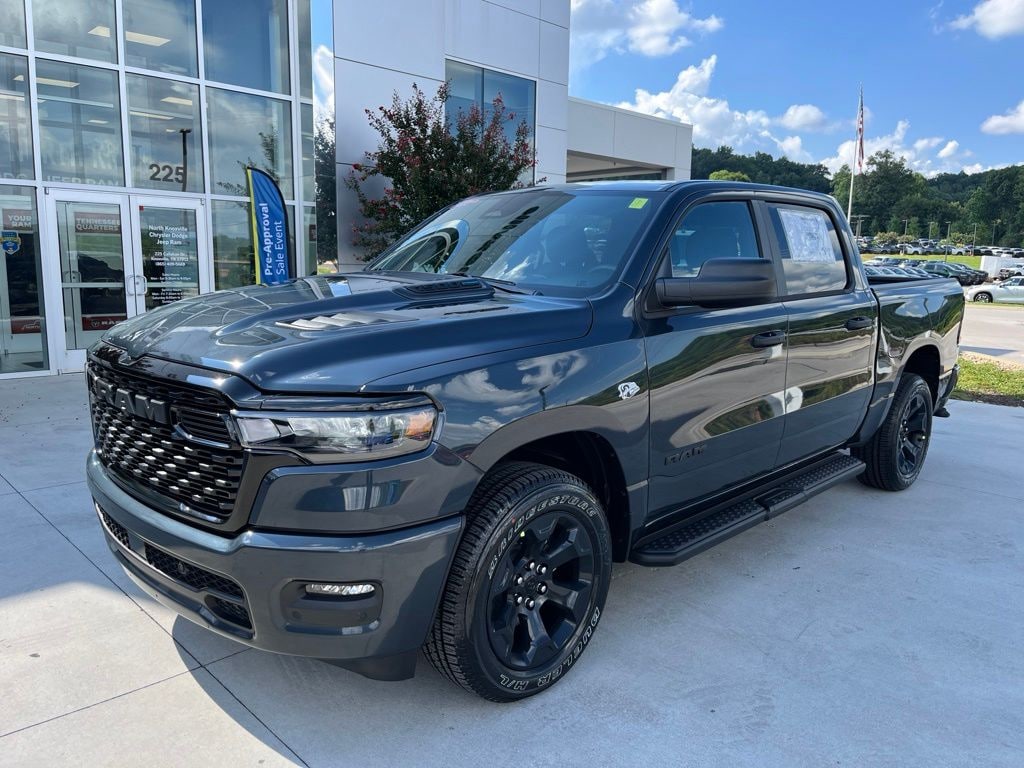 New 2026 Ram 1500 EXPRESS CREW CAB 4X4 5'7 BOX Pickup