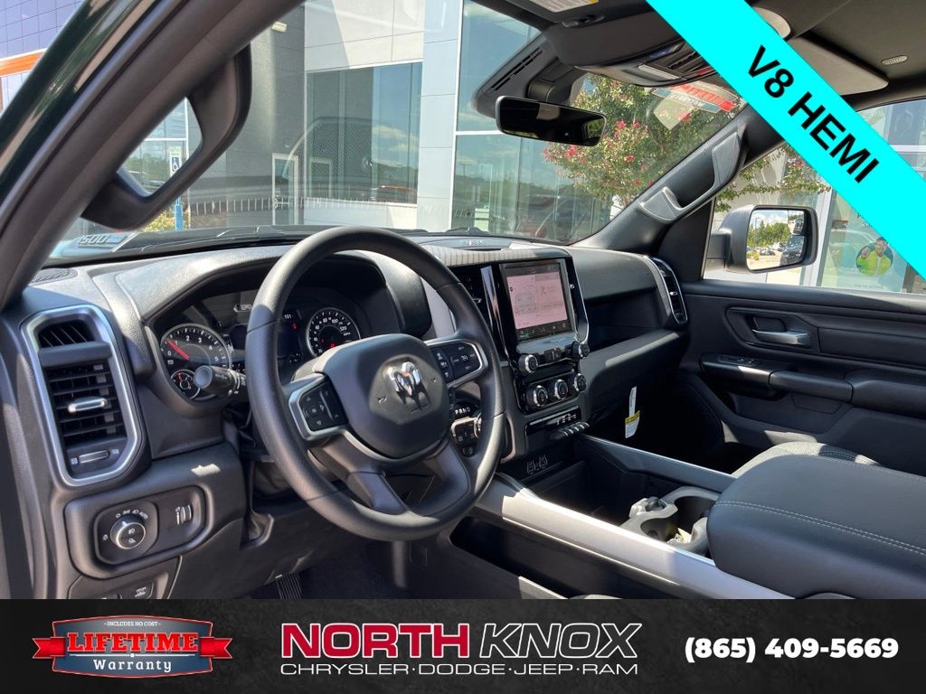 New 2026 Ram 1500 EXPRESS CREW CAB 4X4 5'7 BOX Pickup