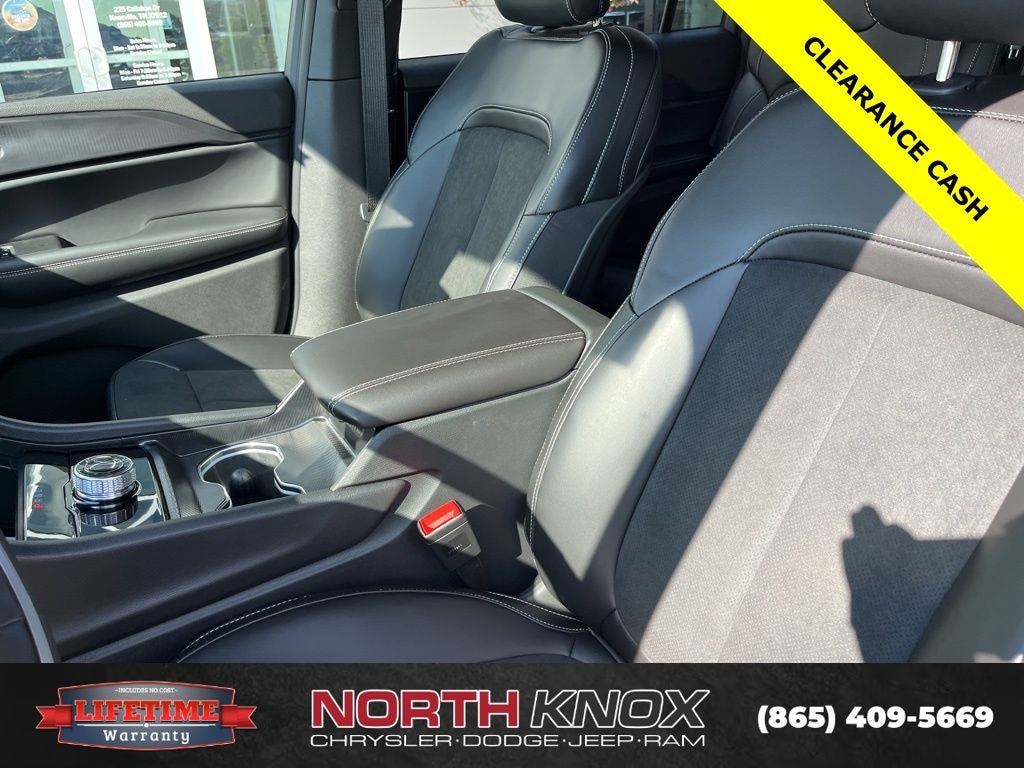 New 2025 Jeep Grand Cherokee L ALTITUDE X 4X4 Sport Utility