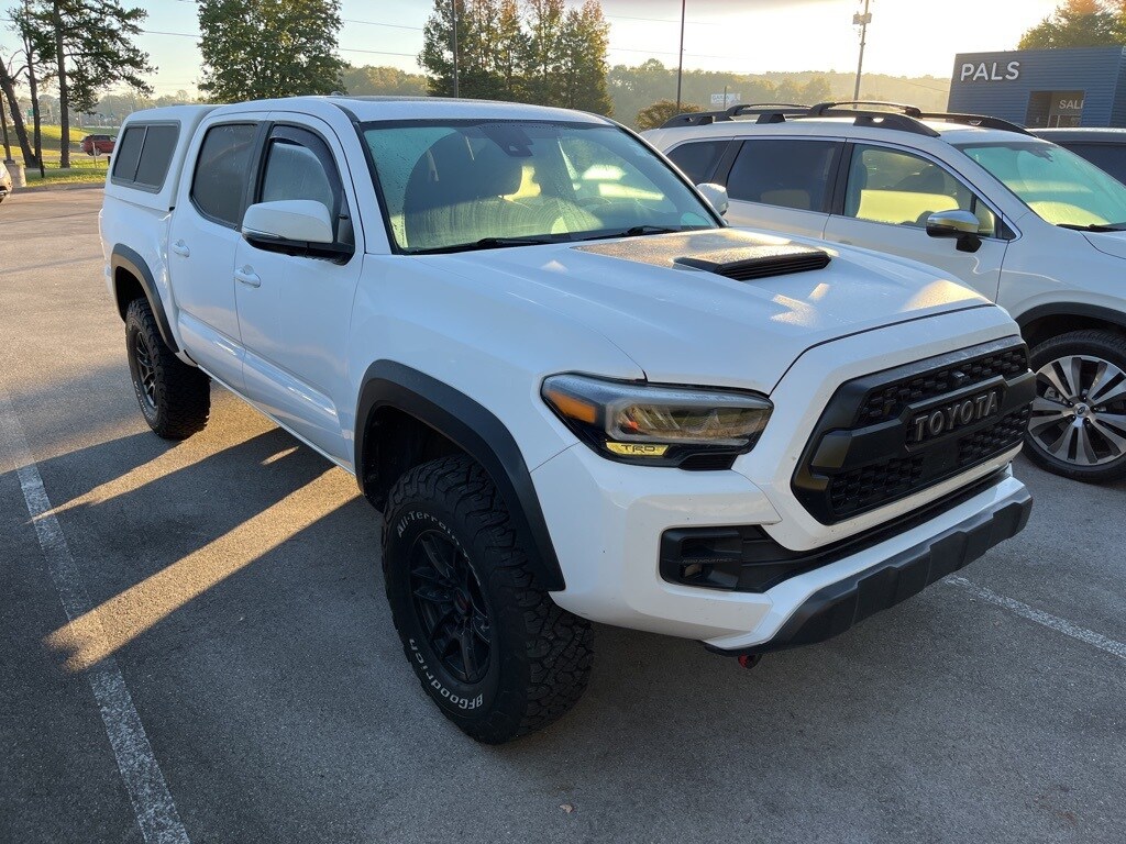 2020 Toyota Tacoma SR5 photo 2