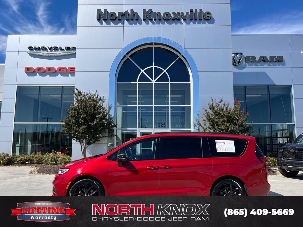 Used 2025 Chrysler Pacifica Limited Minivan/Van