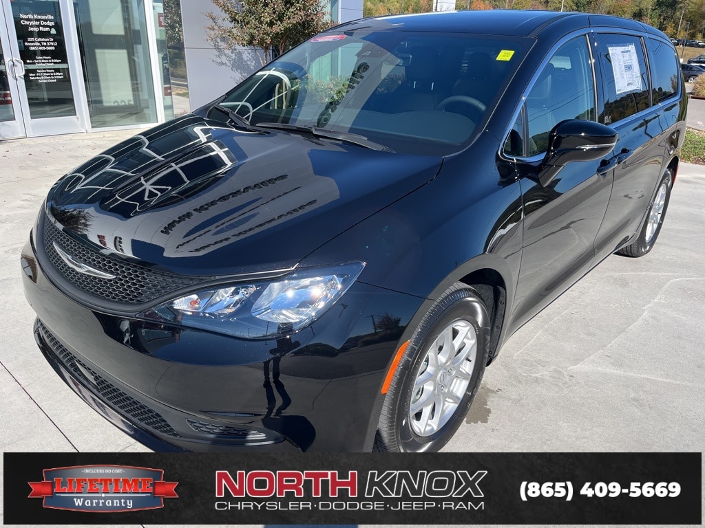 2026 Chrysler Voyager LX's photo