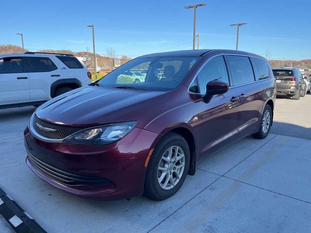 Used 2017 Chrysler Pacifica Touring Minivan/Van