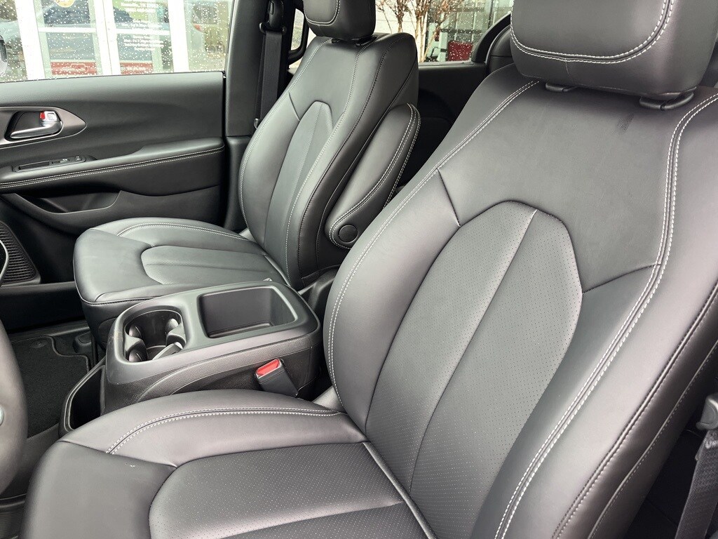New 2026 Chrysler Pacifica SELECT Passenger Van
