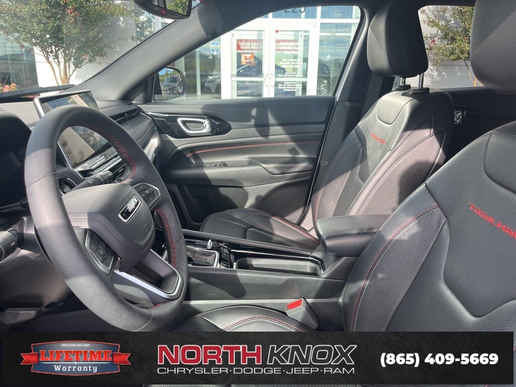2025 Jeep Compass Trailhawk photo 3