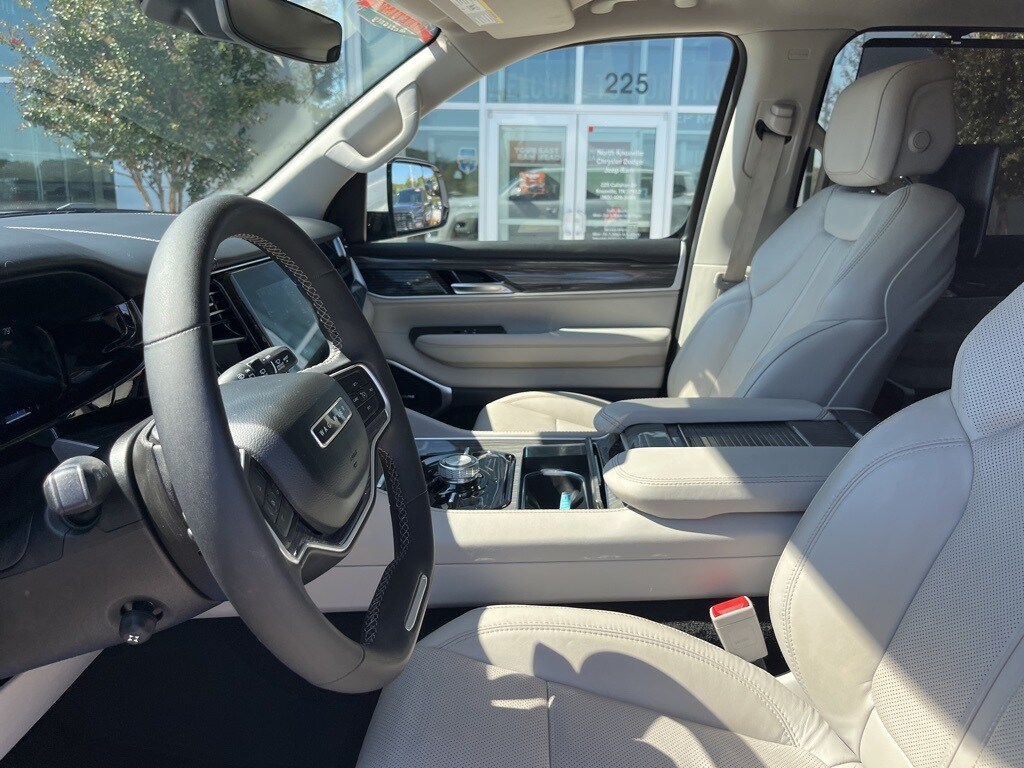 2022 Jeep Wagoneer Series III photo 2