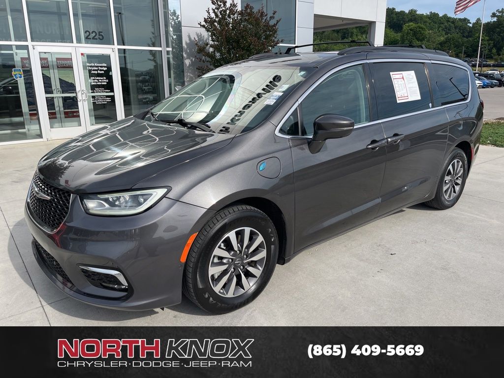 2022 Chrysler Pacifica Hybrid Touring L Hybrid's photo